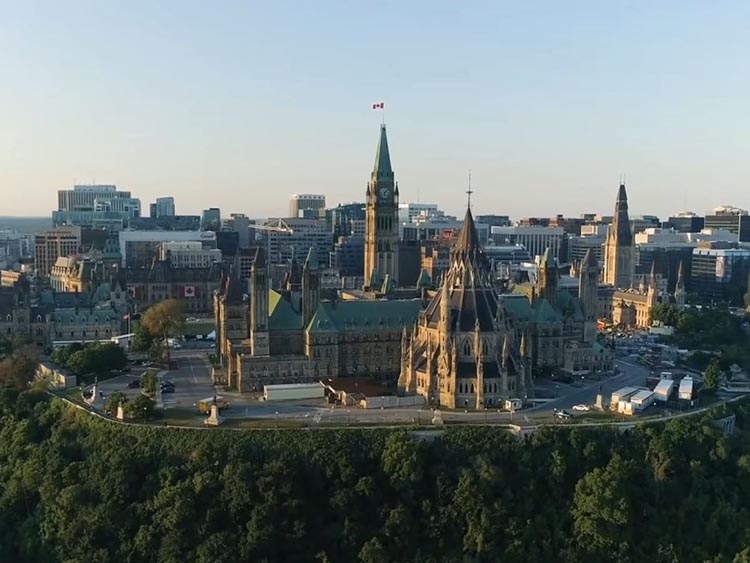 移民加拿大怎么样，华人更适合去温哥华还是多伦多呢？